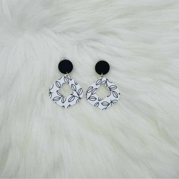 Chic Black & White Floral Graffiti Acrylic Dangle Earrings - Picture 2 of 3